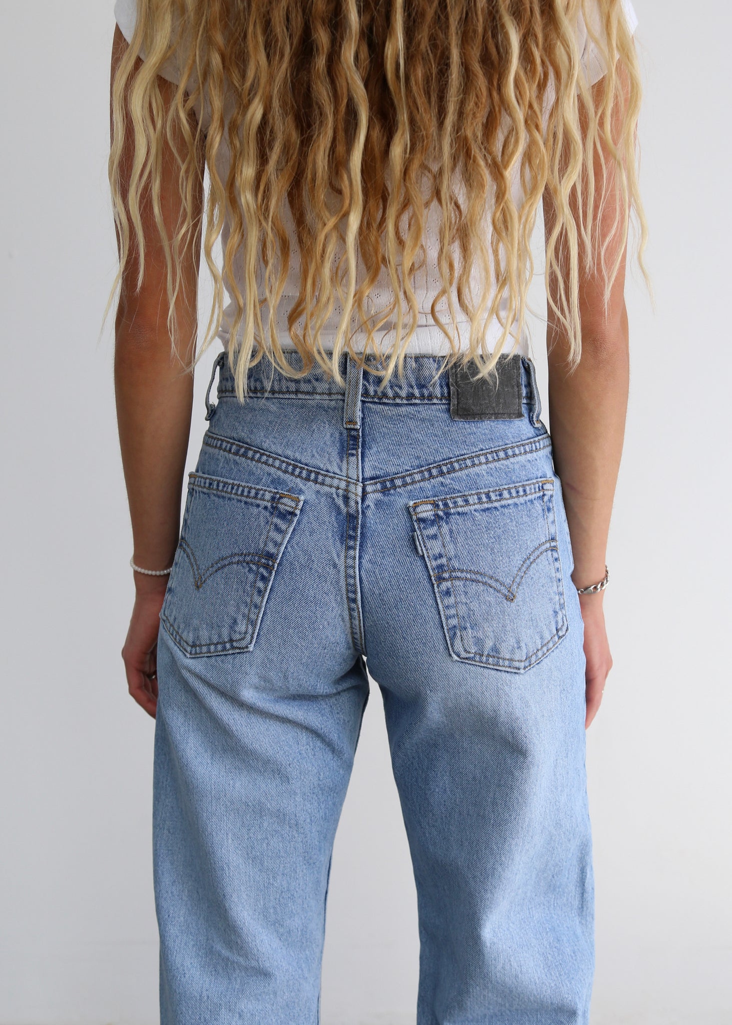 90’s Lightwash Denim Silvertab Levi’s (26”)