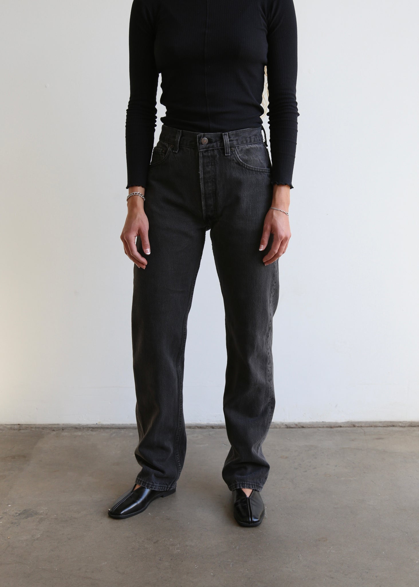90’s Black 501 Levi’s (28”)